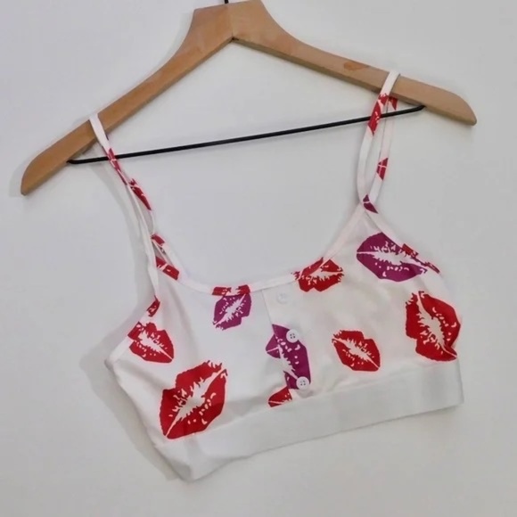 NEW!! HOT LIPS Lipstick Kiss Cropped Loungewear Two Piece Set Top Shorts Small - Picture 4 of 10